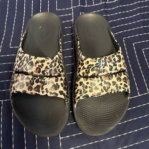 Oofos ooahh leopard sandals size 41